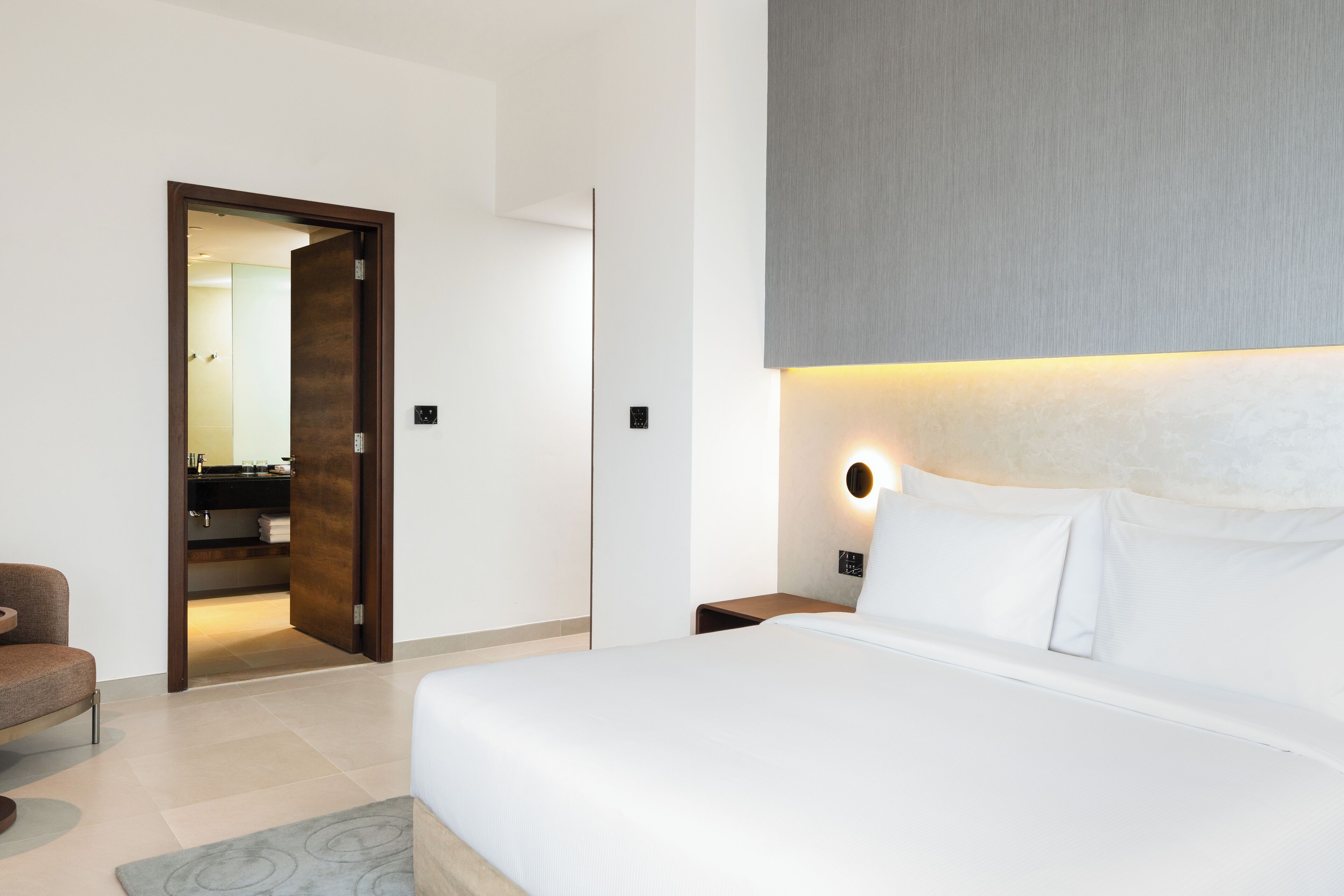 Safe på rommet, skrivebord og skrivebord for bærbar PC