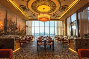 2 restaurants, breakfast, lunch, dinner served; international cuisine 