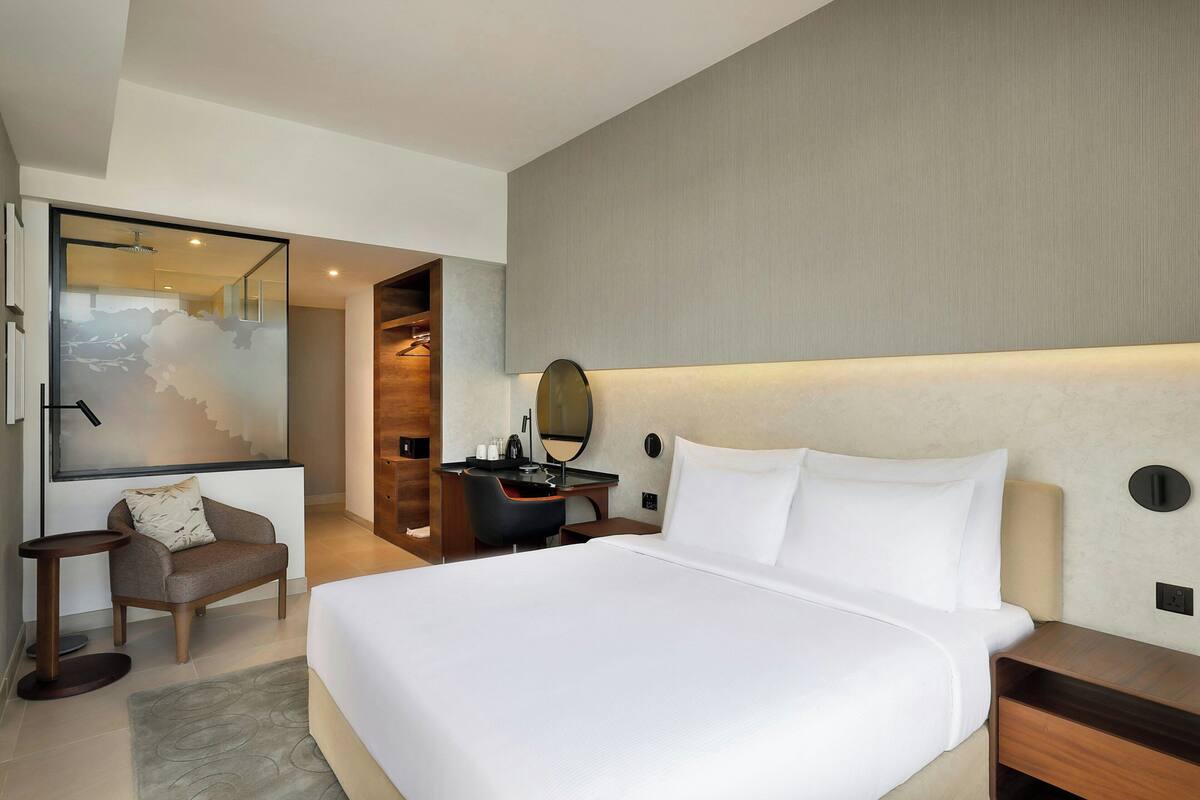 Club King Room - Club Level | In-room safe, desk, laptop workspace, blackout drapes