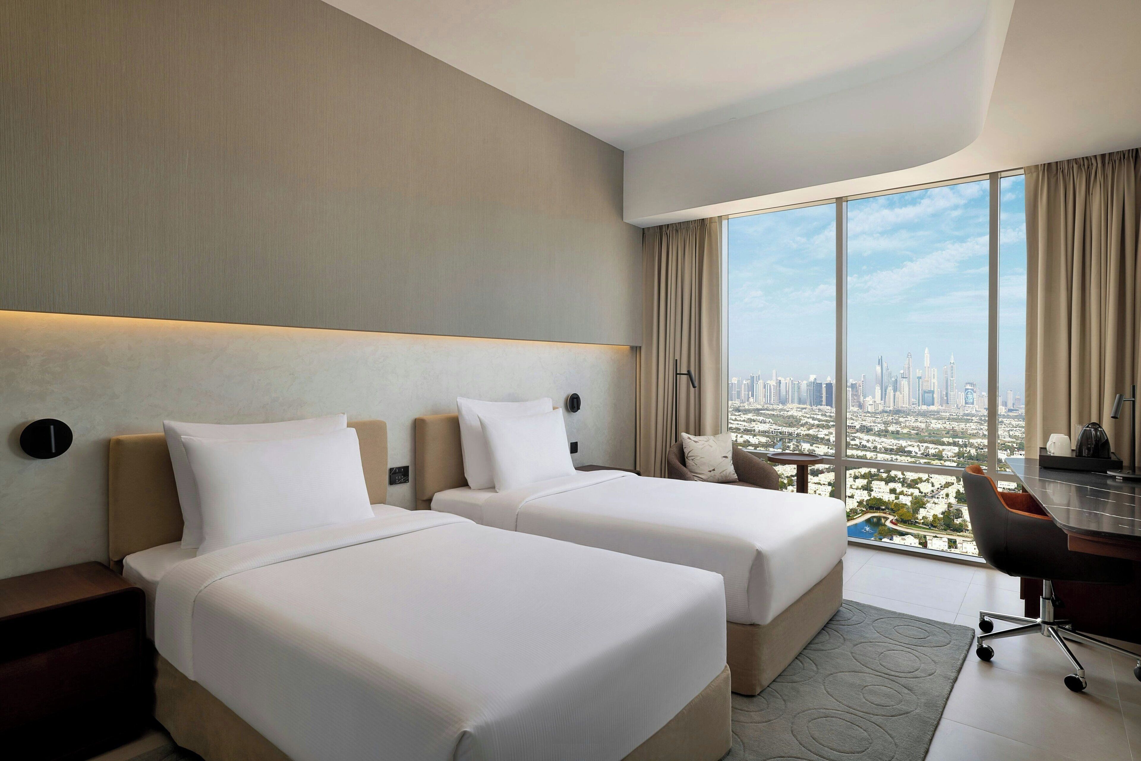 Safe på rommet, skrivebord og skrivebord for bærbar PC