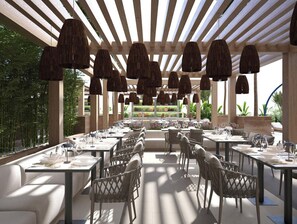 2 restaurants, breakfast, lunch, dinner served; international cuisine 