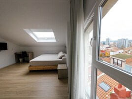 Escritorio, espacio para trabajar con un portátil, wifi gratis