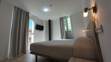 Escritorio, espacio para trabajar con un portátil, wifi gratis