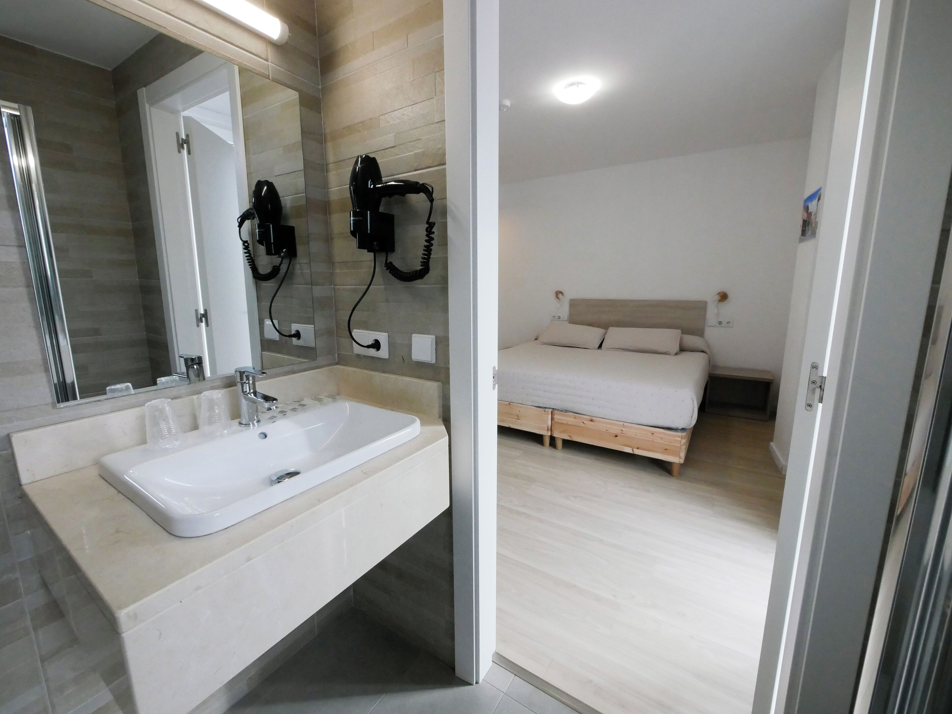 Standardværelse med 2 enkeltsenge - 1 soveværelse | Skrivebord, arbejdsområde til bærbare computere, gratis Wi-Fi