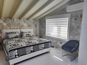 Exclusive Suite, Sea View | 2 bedrooms, blackout drapes, iron/ironing board, free WiFi - Luna Luxury Apartment in Polychrono (Kassandra)