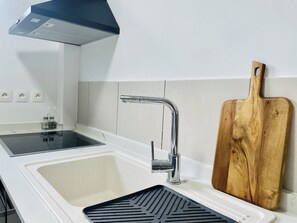 Fridge, microwave, oven, stovetop - Bahia Garden- Bright, central, patio (Cayenne)