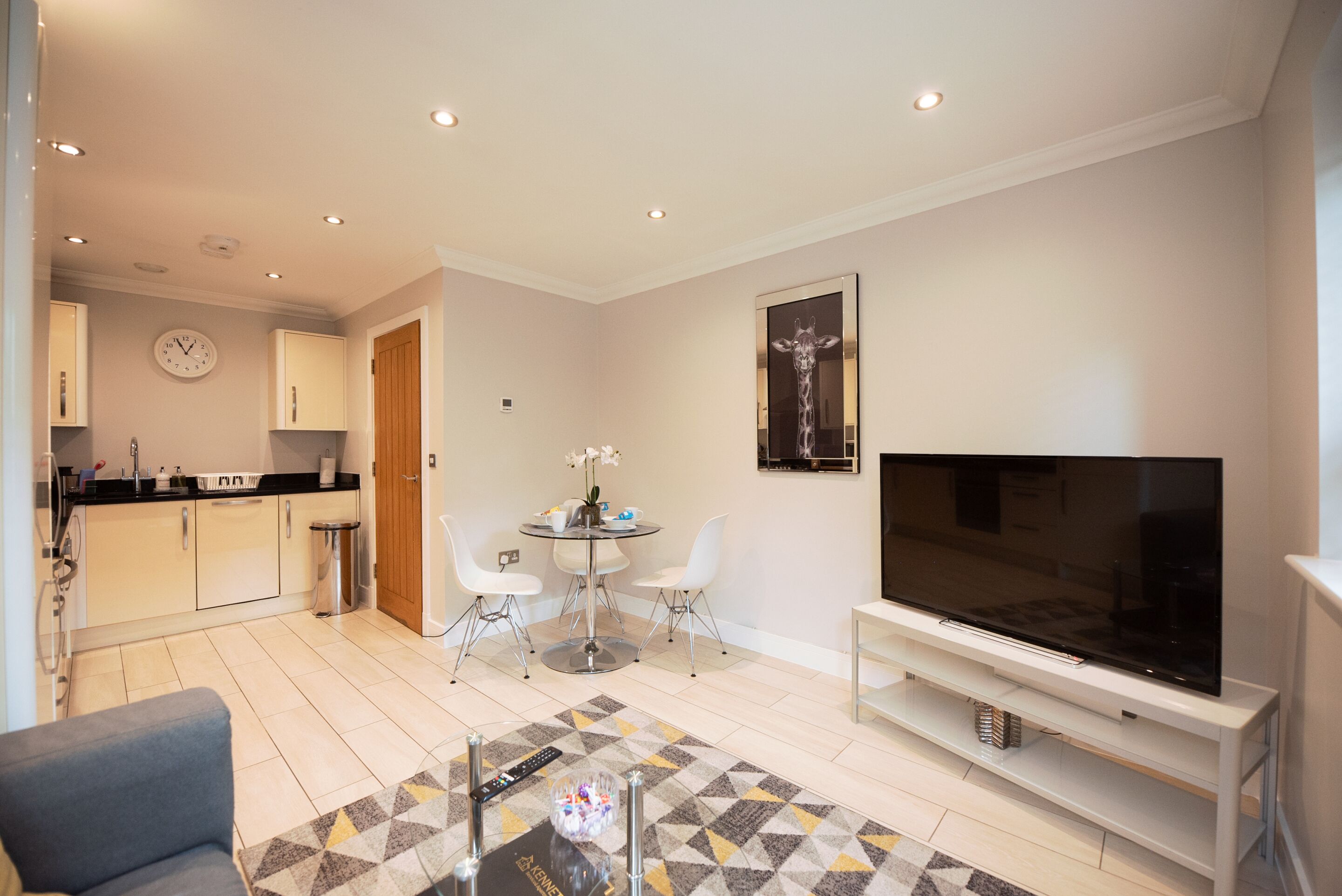 Modern 2-bed With Terrace, Town Centre - Reading