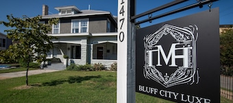 Bluff City Luxe Midtown: 3800 sf, King Bd, 2 Game Rooms, Chef's Kitchen, Gym
