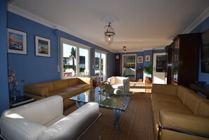 Smart TV - House near the lake with 6 bedrooms for up to 12 people (Eriskirch)