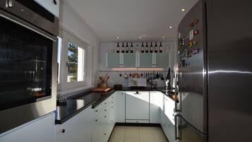 Réfrigérateur, four, plaque de cuisson, lave-vaisselle