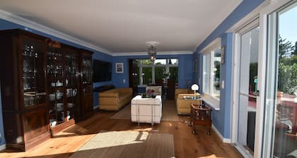 House near the lake with 6 bedrooms for up to 12 people