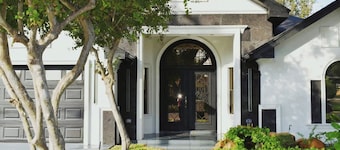 Luxury home with Pool, Electric Vehicle charger in McAllen near by hospitals and