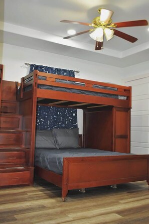 3 habitaciones, escritorio, wifi y ropa de cama 