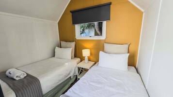 4 bedrooms, WiFi, bed sheets