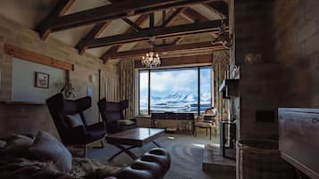 Televisie en een open haard