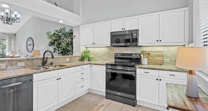 Kingston Richmond Pk 18G 2nd floor w/pool & beach