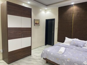1 bedroom, bed sheets - Sumptuous Studio (dakar)