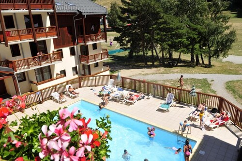 Ski-in/ski-out & foot of the slopes, balcony, tv, ski locker, 45m², La Norma