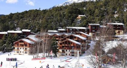 Ski-in/ski-out & foot of the slopes, balcony, tv, ski locker, 45m², La Norma