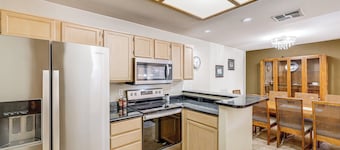 Near Hiking: Condo w/ Pool & Tennis in Phoenix!