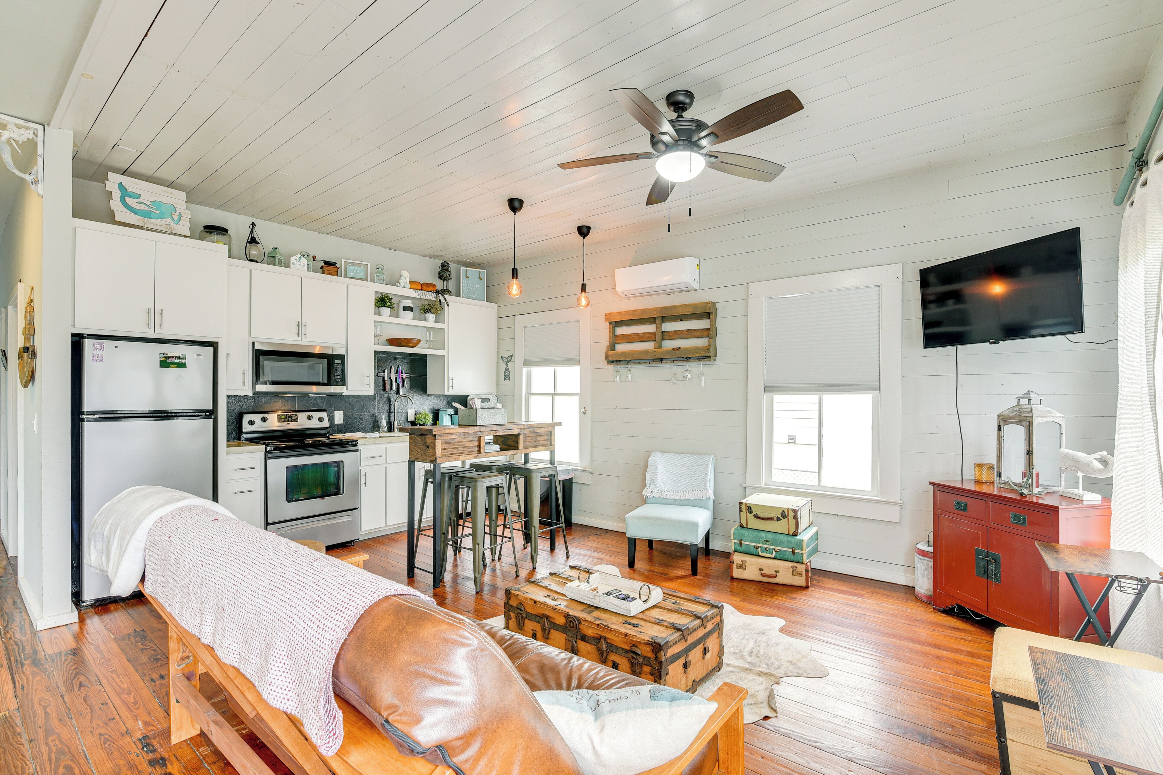 House (2 Bedrooms) | Interior