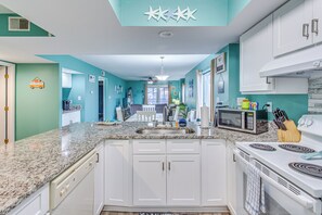 Interior - Walk to Ocean: Condo w/ 2 Pools in Myrtle Beach (Myrtle Beach)