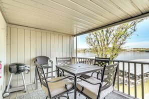 Outdoor dining - Lakefront Osage Beach Condo w/ Balcony & Pool (Osage Beach)