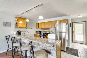 Interior - Lakefront Osage Beach Condo w/ Balcony & Pool (Osage Beach)