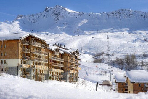 Pied des pistes de ski, remise en forme, piscine, sauna, terrasse, balcon, parking, télévision, 35m²