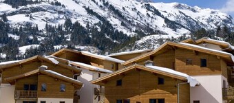 À 50m des pistes de ski, remise en forme, piscine, sauna, terrasse, balcon, parking, télévision