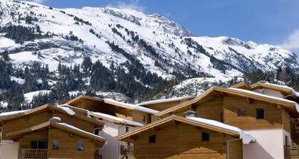 50m from ski slopes, fitness, swimming pool, sauna, terrace, balcony, parking, tv, ski locker