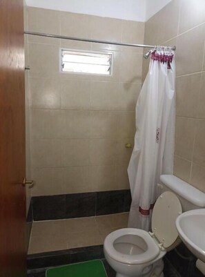 Towels, soap, toilet paper - House near Santiago Capital, pets allowed. Ideal for families. (Fernández)