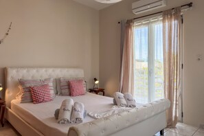 Basic Apartment, 1 Queen Bed with Sofa bed, Balcony, Beachfront | 1 bedroom, soundproofing, iron/ironing board, free WiFi - Alisahni Home 2 (Chania)
