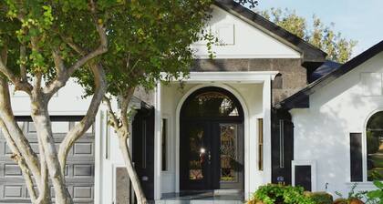 Family Luxury Home With Pool in Mcallen Near by Hospitals and Stores