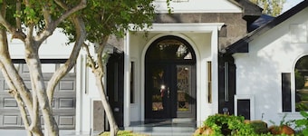 Family Luxury Home With Pool in Mcallen Near by Hospitals and Stores