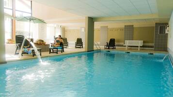 Una piscina techada, una piscina climatizada