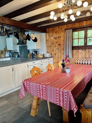 Dining - Chalet Gallois, your perfect winter escape very close to the slopes! (Nendaz)