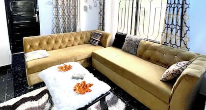 Charming house in Dar es Salaam with AC, WiFi, securitycamera, hot water,