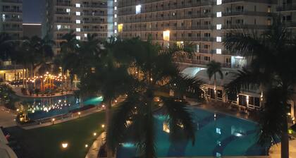5-Minutes Walk to Mall of Asia, One-bedroom with Balcony at Shell Residences