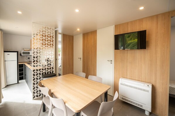 Dining - Retreat Near Lake in Turnhout (Turnhout)