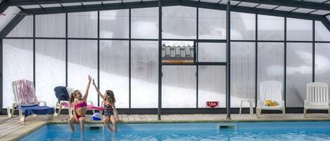 Piscina interna, piscina aquecida