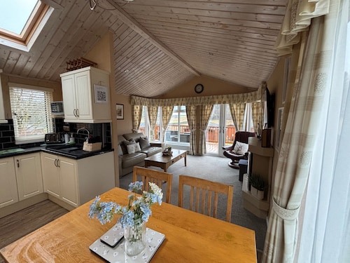 2 Bed Lodge-sleeps 4-stunning Views -pet Friendly