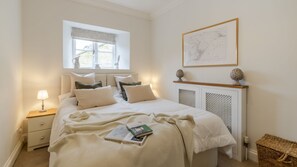 2 bedrooms, iron/ironing board, free WiFi, bed sheets - Antelope Cottage - Northleach, Cotswolds - near pubs (Northleach)