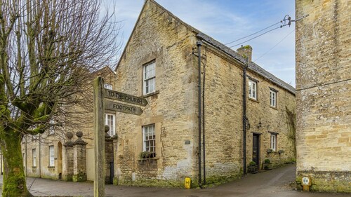 Antelope Cottage - Northleach, Cotswolds - near pubs