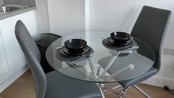 Standard Apartment | In-room dining