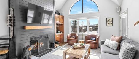 Télévision, cheminée