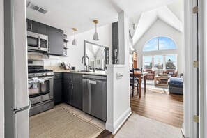 Unclassified image, 4 of 25, button