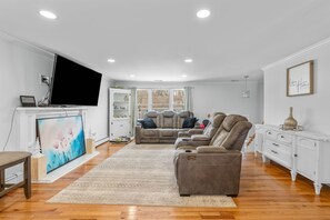 TV, fireplace, offices