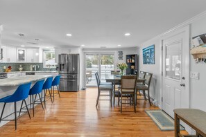Fridge, microwave, oven, stovetop - Family Retreat hot tub,Firepit,Beach nearby (Barnstable)