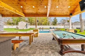Outdoor dining - Family Retreat hot tub,Firepit,Beach nearby (Barnstable)